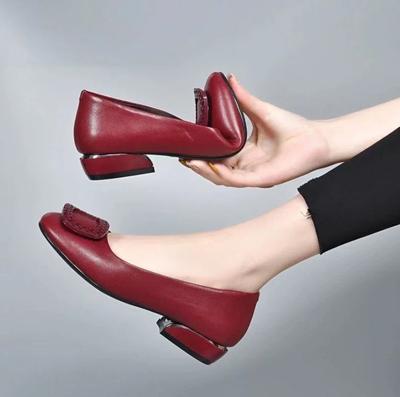 2024 Новые осенние женские туфли из мягкой искусственной кожи на низком каблуке, удобные женские туфли с неглубоким носком и толстым каблуком, маленькие кожаные туфли