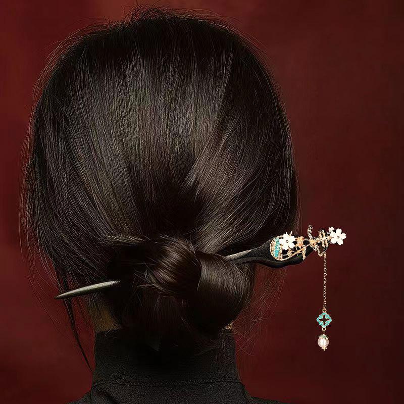 Заколка для волос в виде кисточки лотоса, инкрустированная бриллиантами: Элегантный китайский стиль с жемчужным цветком и замком мира, идеально подходит для женщин.