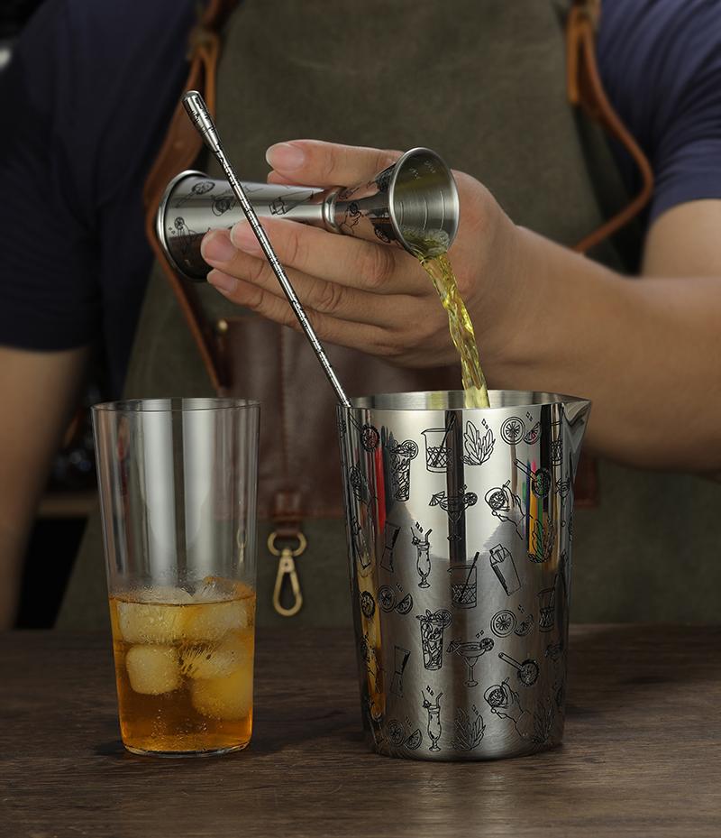 Стакан для смешивания из нержавеющей стали объемом 800 мл, который предпочитают как профессионалы, так и любители. Создавайте свои собственные фирменные коктейли.