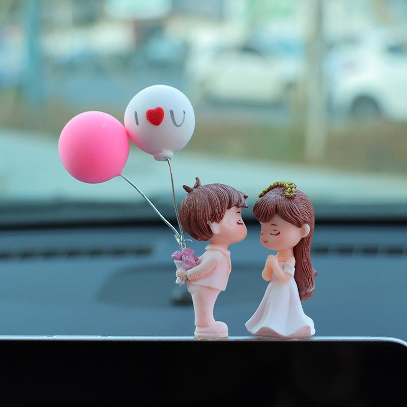 Украшения для автомобиля Милые мультяшные пары Фигурки Фигурки Украшения в виде воздушных шаров Аксессуары для интерьера автомобиля для приборной панели Подарки для девочек