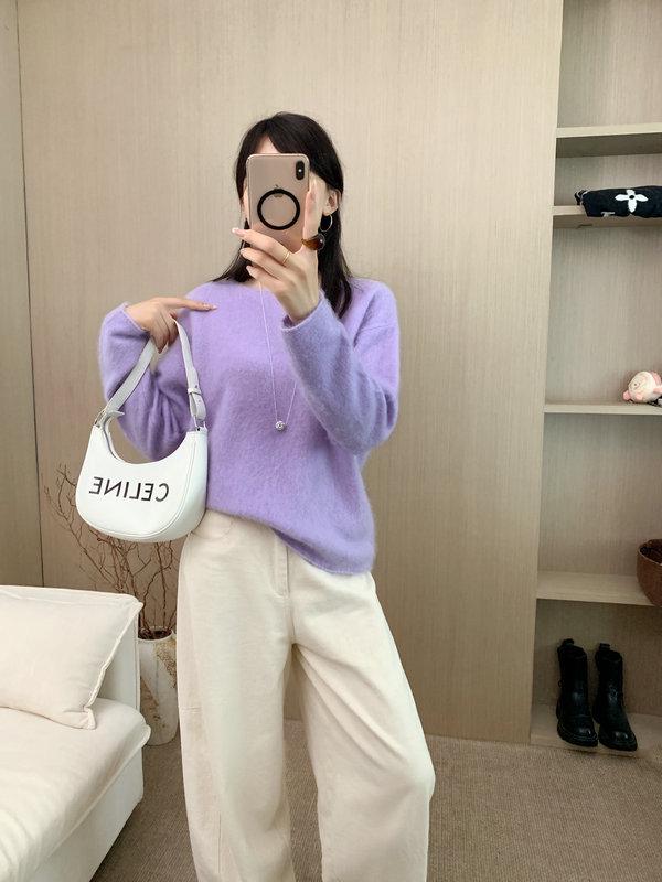 Женский трикотажный свитер с круглым вырезом из матовой шерсти свободного кроя на осень/зиму