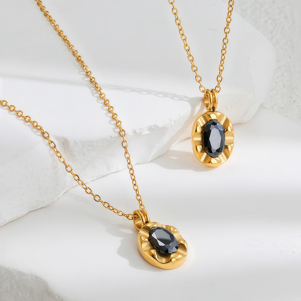 French Retro Engraved Black Agate Necklace Gentle Light Luxury Titanium Steel Necklace Does Not Fade Women'S