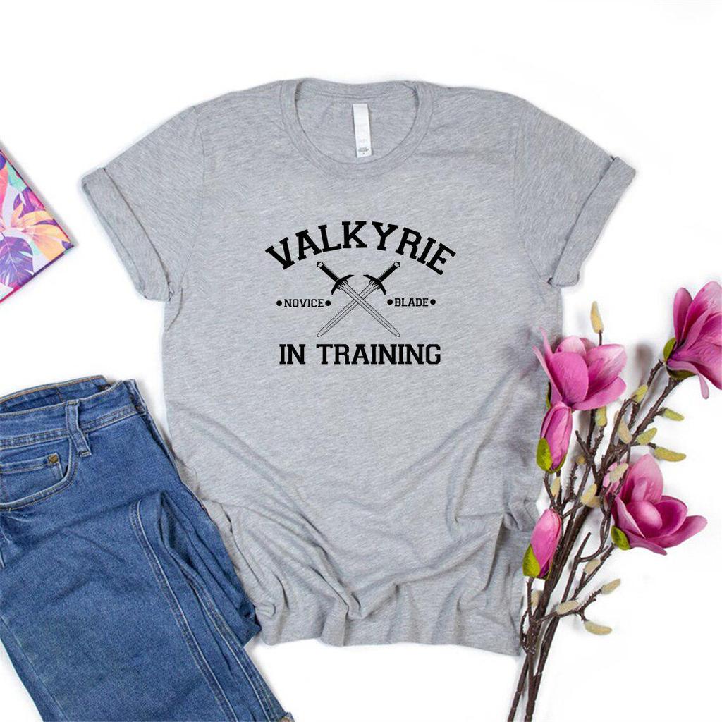 Футболка Valkyrie In Training Футболка Sarah J Maas Night Court Bookish Gift Женские футболки Летние футболки с графическим принтом