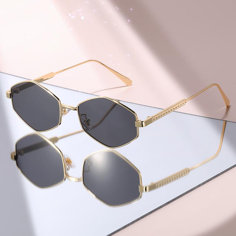 New Shiny Gold Geometric Sunglasses: Gradient Pink Lenses, Retro Octagon Frame for Beach & Fashion Outfits