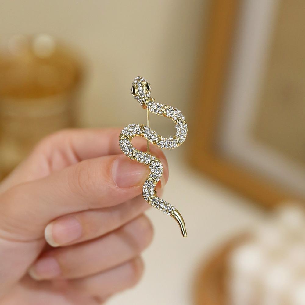 Minimalist Rhinestone Collar Pins Animal Snake Lapel Pin Temperament Zodiac Snake Brooch Party