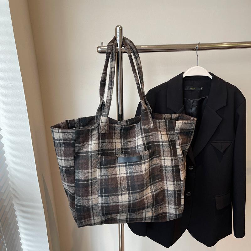 Шерстяная клетчатая большая сумка женская осень-зима 2025 новая сумка-тоут в стиле колледжа повседневная большая вместительная сумка через плечо