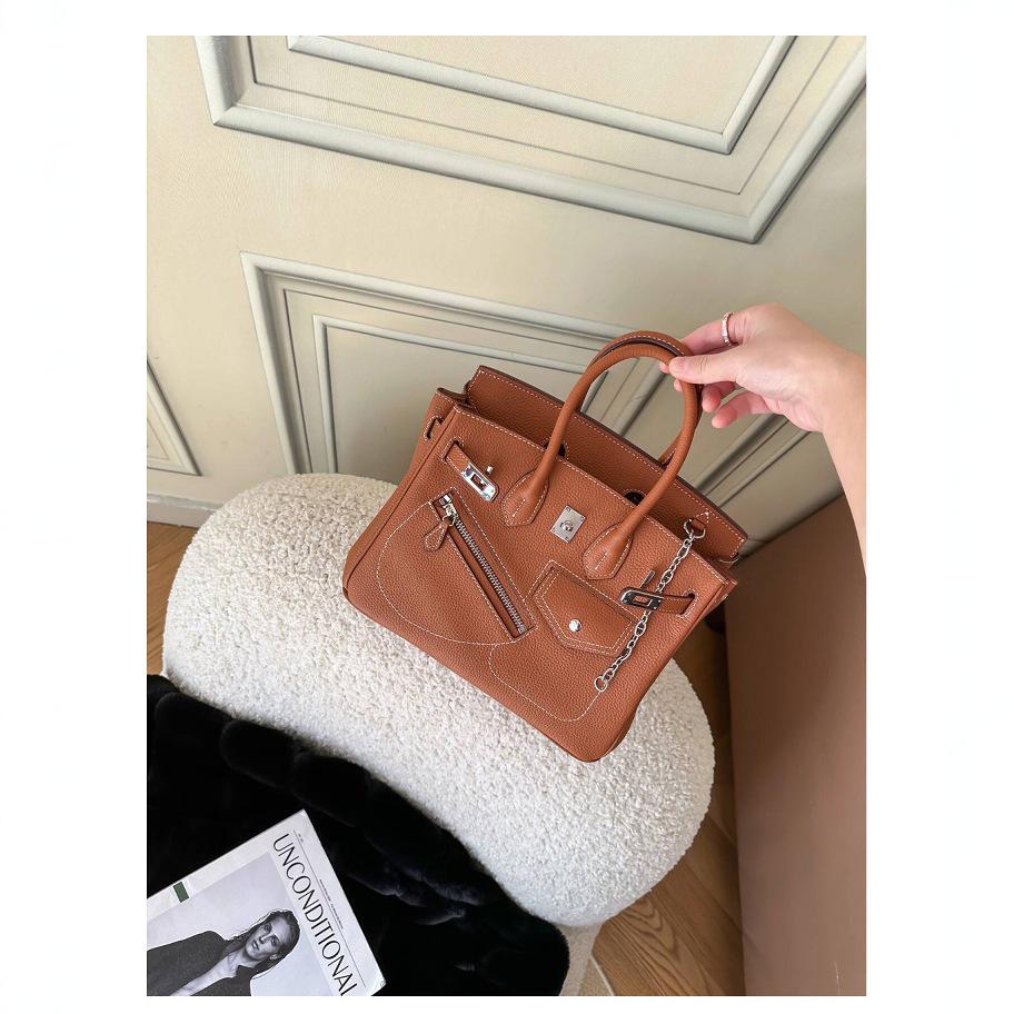 Женская сумка-мотоцикл из натуральной кожи в стиле ретро 2024 года - геометрический дизайн с цепочной отделкой