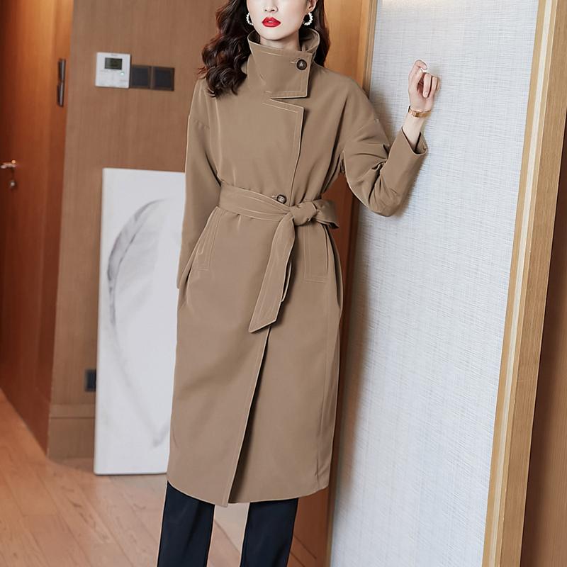 Поднимите свой зимний образ на новый уровень с помощью этого модного и элегантного женского тренча