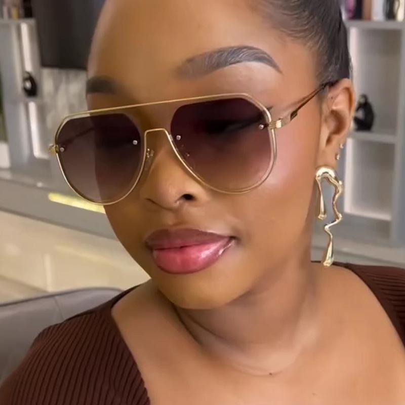 New Hollow-Out Metal Frog Frame Sunglasses Stylish Driving Casual UV400 Protection Shades with Lightweight Retro Design