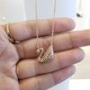 Swarovski Розовый культовый хрустальный кулон-лебедь 5296468