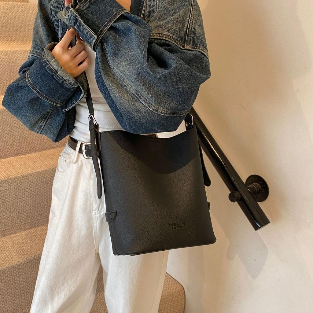 Ретро сумка женская осень и зима 2025 новая модная большой вместимости для поездок на работу на одно плечо сумка для мамы и ребенка повседневная универсальная сумка-ведро