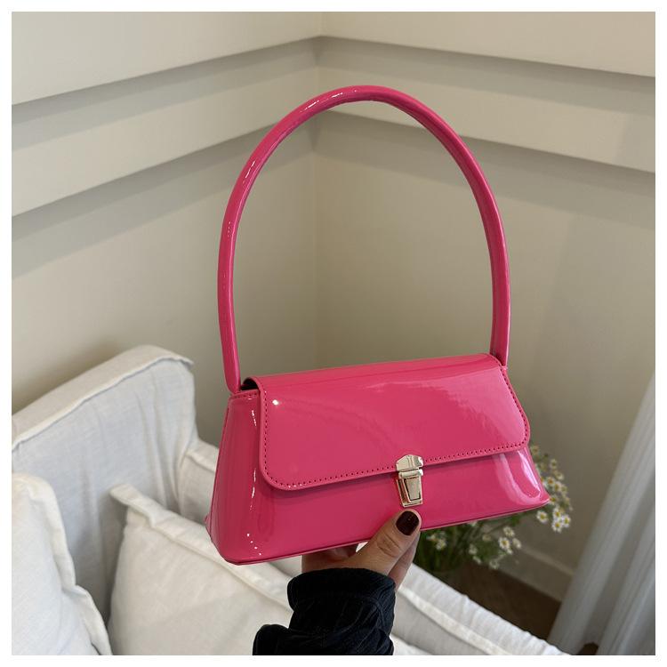 Французская нишевая фактурная сумка женская сумка 2024 летняя новая модная ретро сумка подмышкой глянцевая сумка через плечо в иностранном стиле