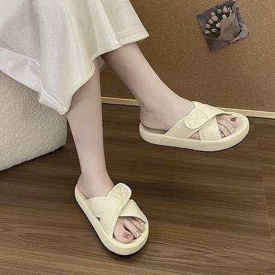 Летние универсальные слово крутой липучка классные тапочки повседневная одежда 2025 новый толстая подошва плоская подошва пляжные крест