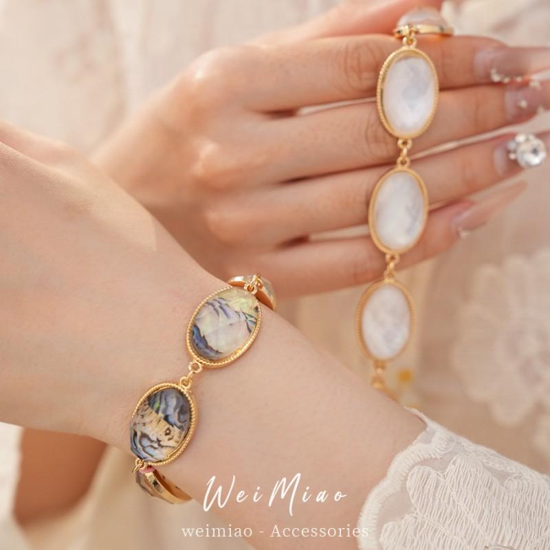 Vintage Resin Oval Cut-Out OT Chain Bracelet Women Gold Tone With White Or Blue Accents Retro Geometric Design Lightweight