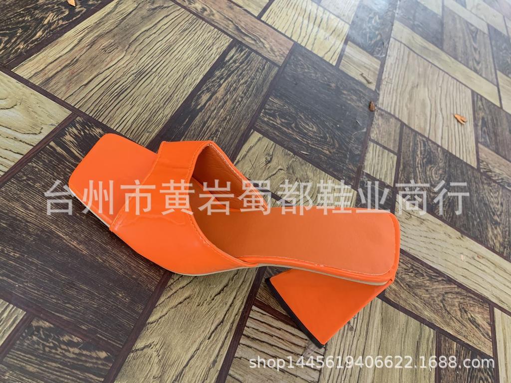 Европейские и американские туфли на толстом каблуке с одним словом и специальной формой каблука из лакированной кожи женские летние новые босоножки на высоком каблуке женские l