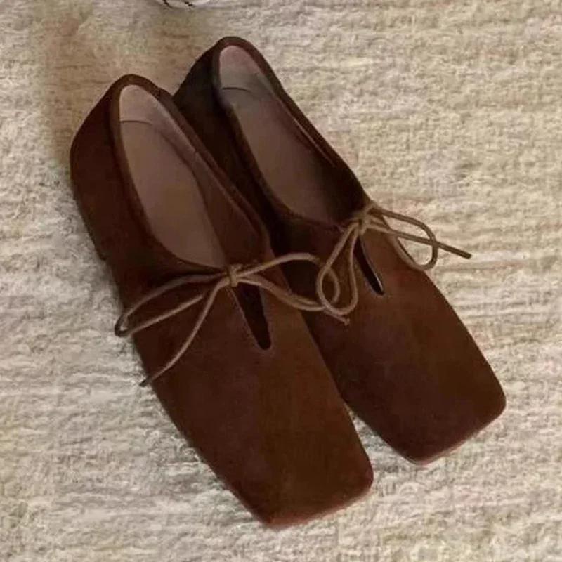 Туфли на плоской подошве с квадратным носком, замшевые туфли с бантом, новые зимние дизайнерские повседневные туфли 2024 года, трендовое платье для прогулок, модные женские туфли