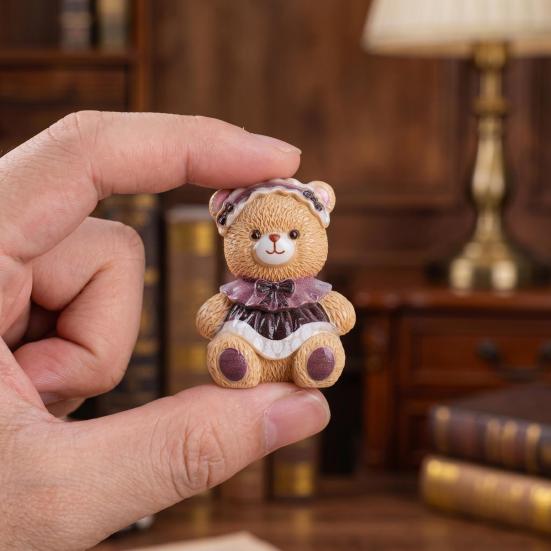 Мини-фигурка мультяшного медвежонка Маленькие фигурки медвежат из смолы с платьем Милые топперы для торта для поделок своими руками Домик для кукол Сад фей Микро-ландшафтный декор