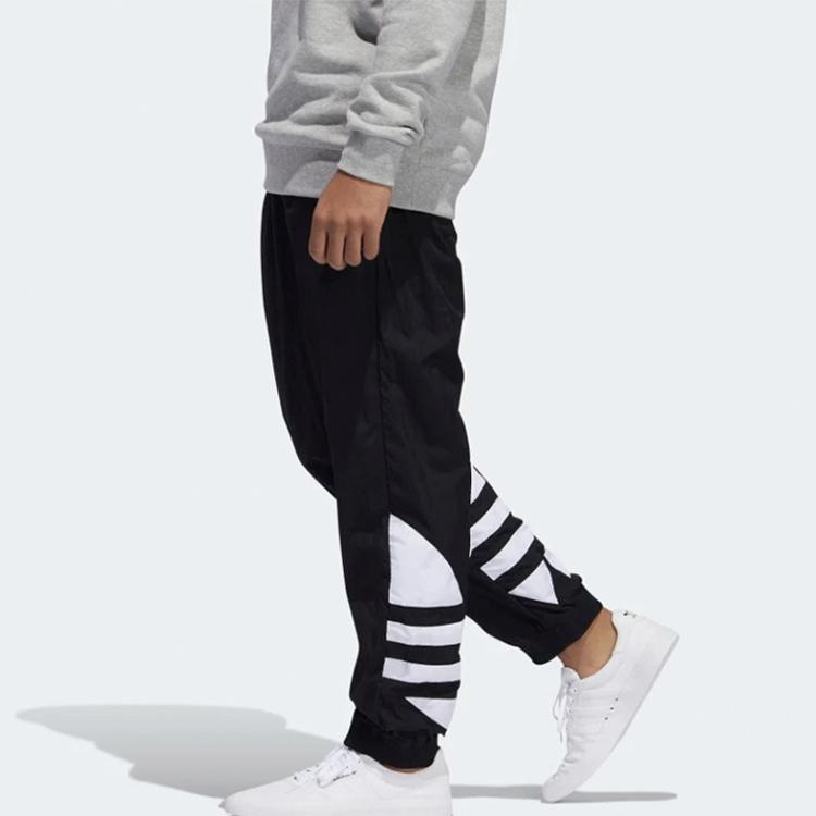adidas Спортивные брюки Originals с большим трилистником, большим логотипом и манжетами по краю, мужские брюки черного цвета FM9896
