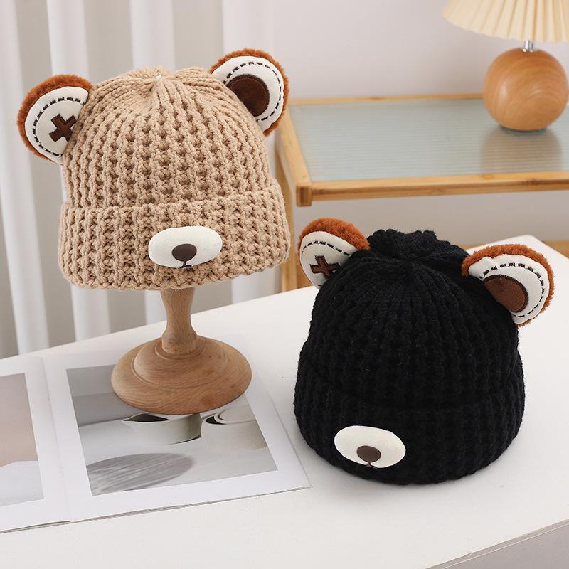 Милая шапка с маленьким медвежонком для женщин на осень и зиму, плюшевая новая корейская вязаная шапка, универсальная теплая защита ушей, утолщенная бархатная шапка от холода