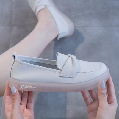 Кожаные белые туфли на плоской подошве