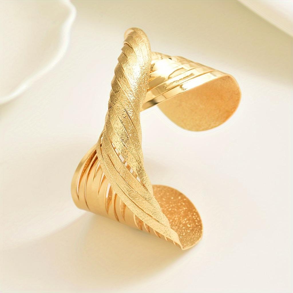 A Bold Twisted Line Design With A Matte Finish, This European And American Style Bangle Is Suitable For Daily Wear By Women.