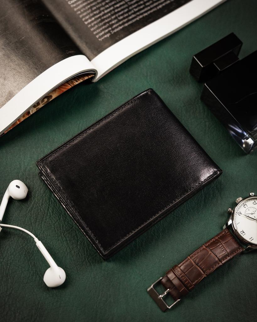 Classic, elegant men's wallet made of natural leather - Pierre Cardin