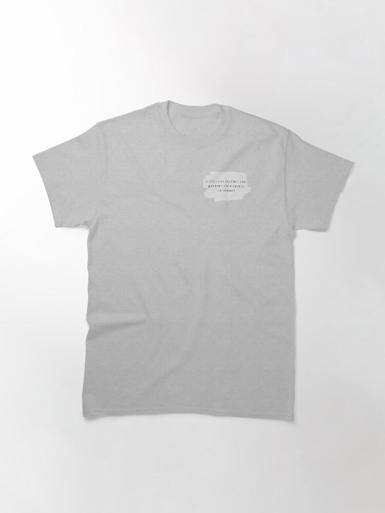 Кажется, тебе все равно, почему ты не признаешь, что я такой редкий? Классическая футболка с текстом песни Selena Gomez RARE