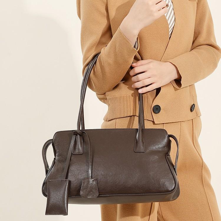 Large Capacity Cowhide Tote Bag, New Underarm Women's Bag, Genuine Leather Portable Pillow Bag.