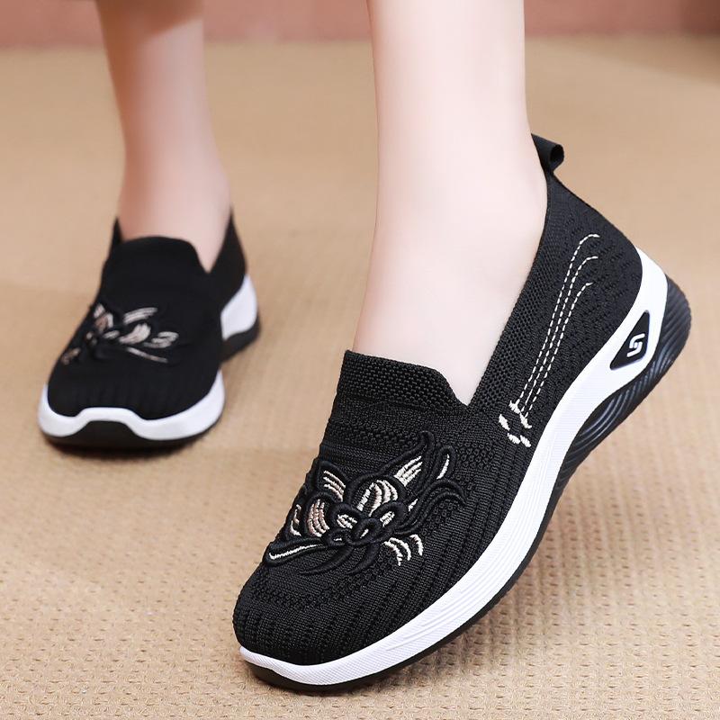 Женская летняя обувь, новые тканевые туфли в старом пекинском стиле, сетчатые дышащие и неустойчивые туфли для мамы, мягкая подошва, удобная повседневная обувь для женщин