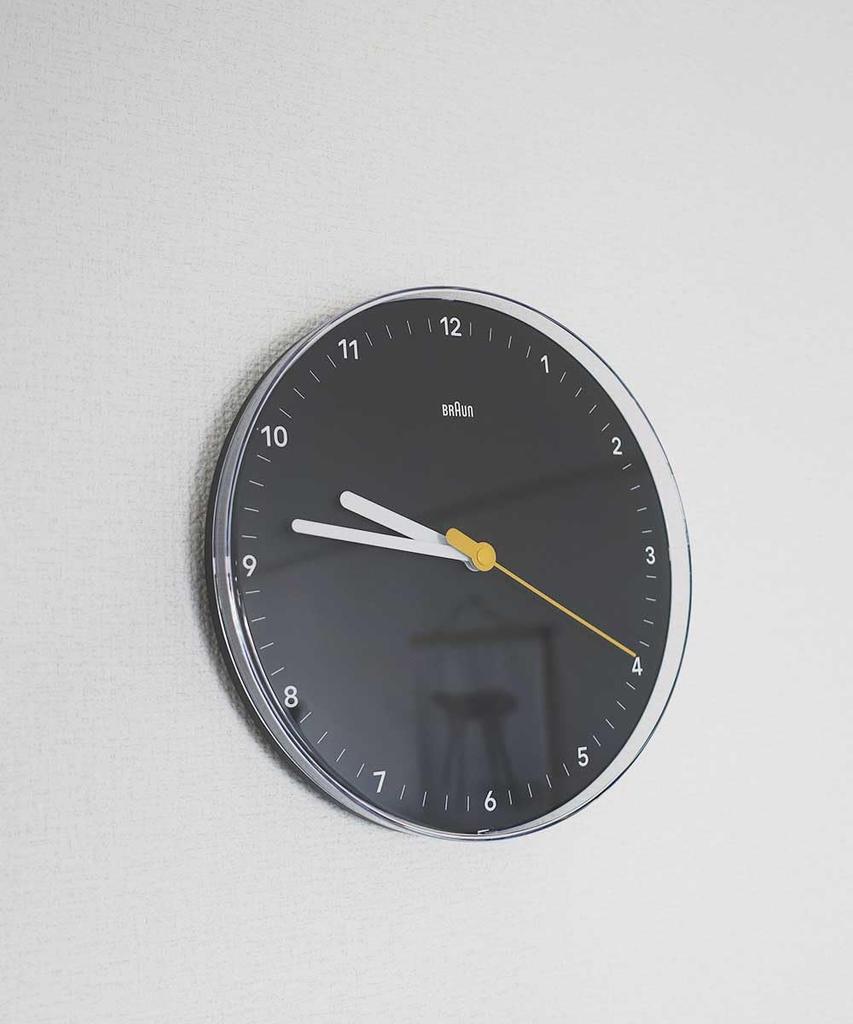 Аналоговые настенные часы BRAUN, черные, диаметр 23 см, BC26B (коричневый)