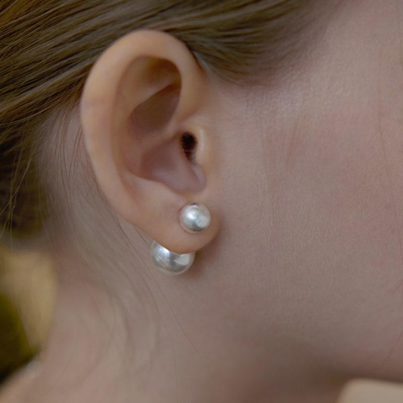 Lewe Matt pearl clutch earring