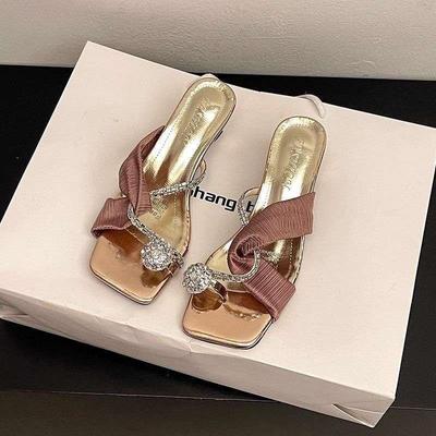 Набор носочных французских маленьких крутых тапочек туфелек феи 2025 новая летняя мода уличная обувь тонкий каблук стразы нишевые сандалии