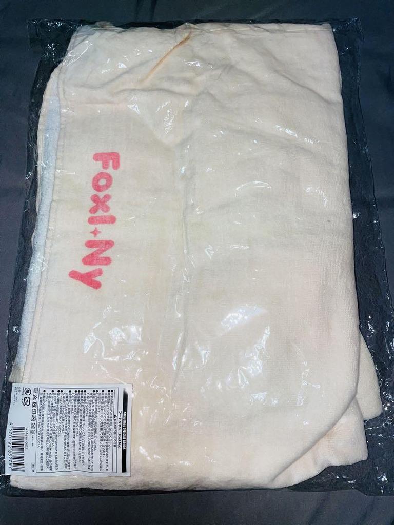 [USED] Foxiny Ien Hooded Towel