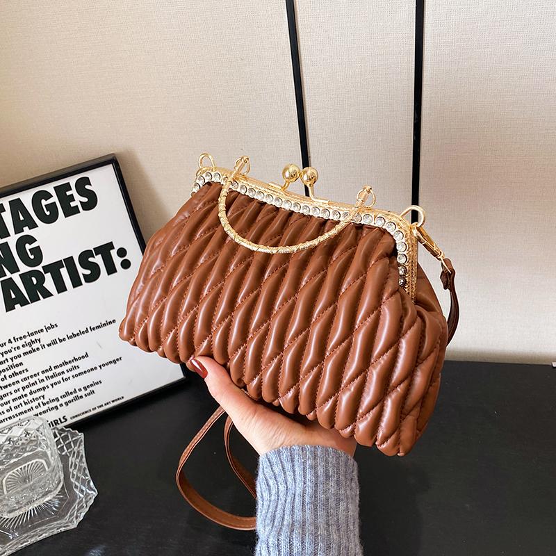 2026 New Shell Shaped Ladies Shoulder Bag with Sewn Car Lines Metal Handle Small Evening Handbag for Women