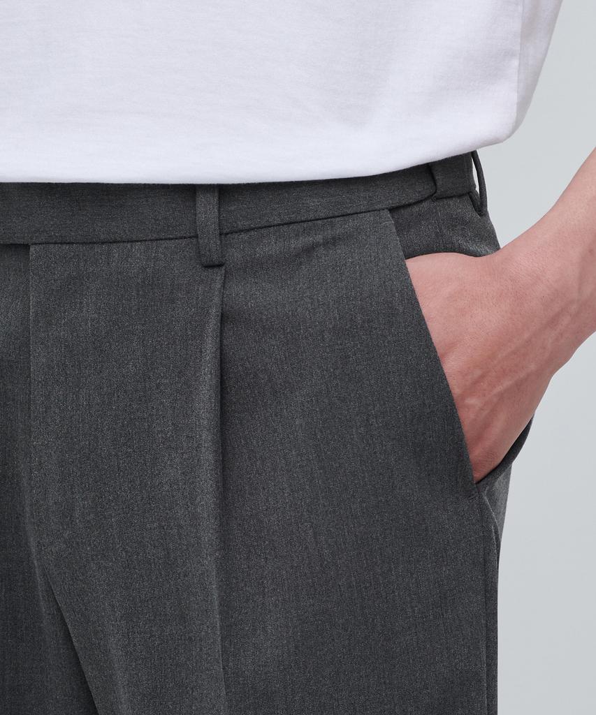 MUSINSA STANDARD Lightweight Hidden Banding Half Slacks [Medium Gray]