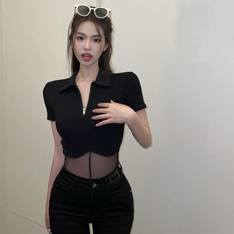 Тонкий женский цельный комбинезон с короткими рукавами и сетчатой строчкой