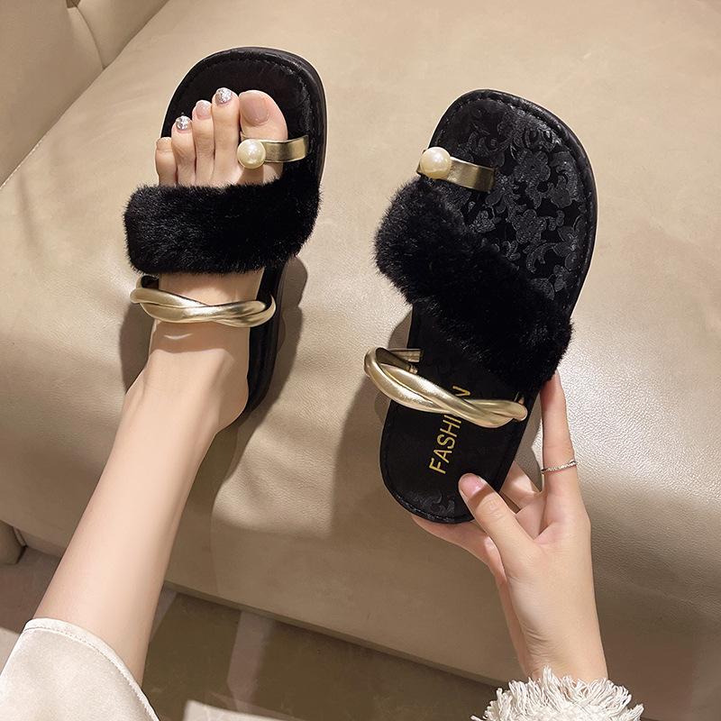 Niche High-end Flat-bottomed Slippers for Women's Outerwear 2025 Summer New Fashion Casual Cover Toe Beach Sandals