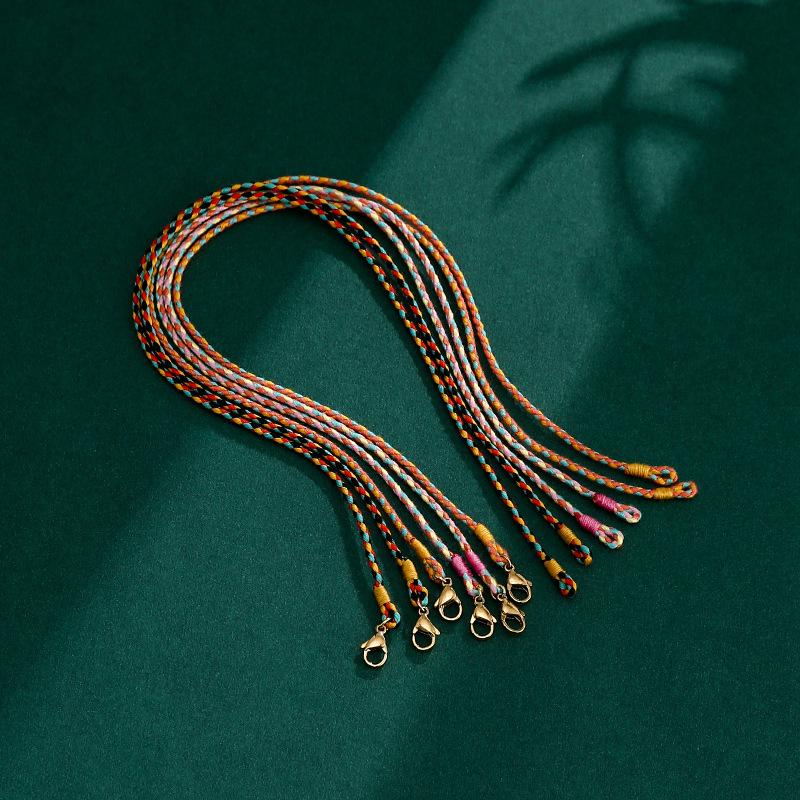 Плетеное колье ручной работы: Красочный мягкий веревочный шнурок и женская ключичная цепочка с подвеской