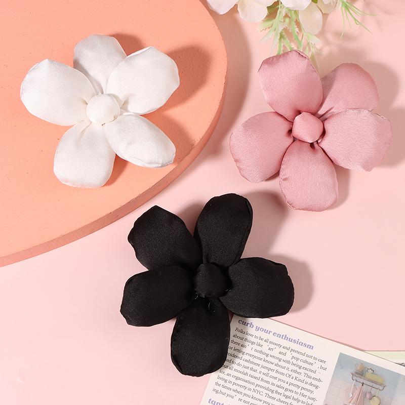 Corsage Brooch Cute Japanese Flower Design Sense Niche Pin Suit Shirt Female Sun Flower Neckline Decoration