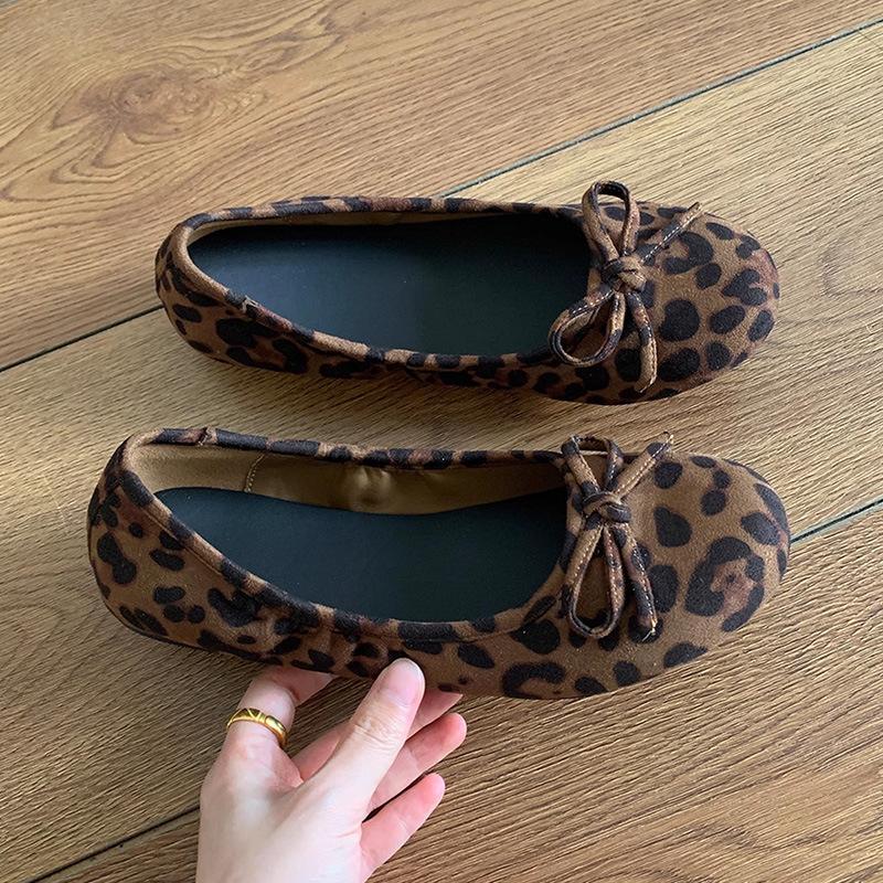 Версия из овчины~ Французские ретро туфли-балетки с круглым носком и бантом, с легким вырезом, женские черные в горошек с мягкой поверхностью