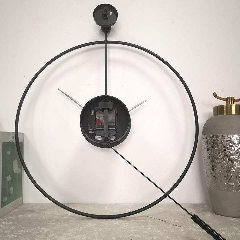 Испанский свет Роскошные простые настенные часы: Креативный дизайн железного кольца с модной функцией качания для домашнего декора.