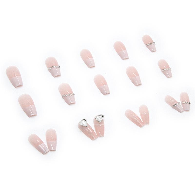 Искусственные ногти Носимый маникюр Балетный маникюр для зрелых ногтей Патч средней длины Трехмерные блики Алмазное сердце
