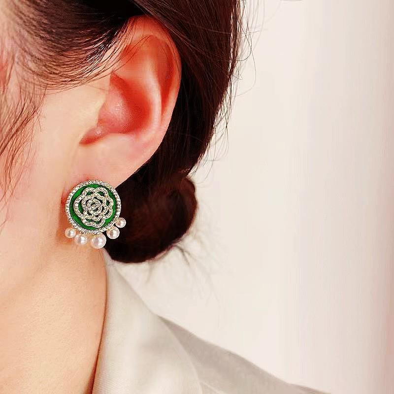 Летние серьги в корейском стиле с зелеными цветами - Элегантные, универсальные, милые пусеты для свежего, модного образа