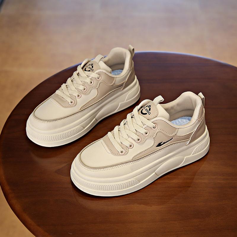 2025 весна маленькие белые туфли новая корейская версия женские студенческие туфли на платформе с увеличенным каблуком спортивная обувь для сноуборда повседневная уличная съемка HY312