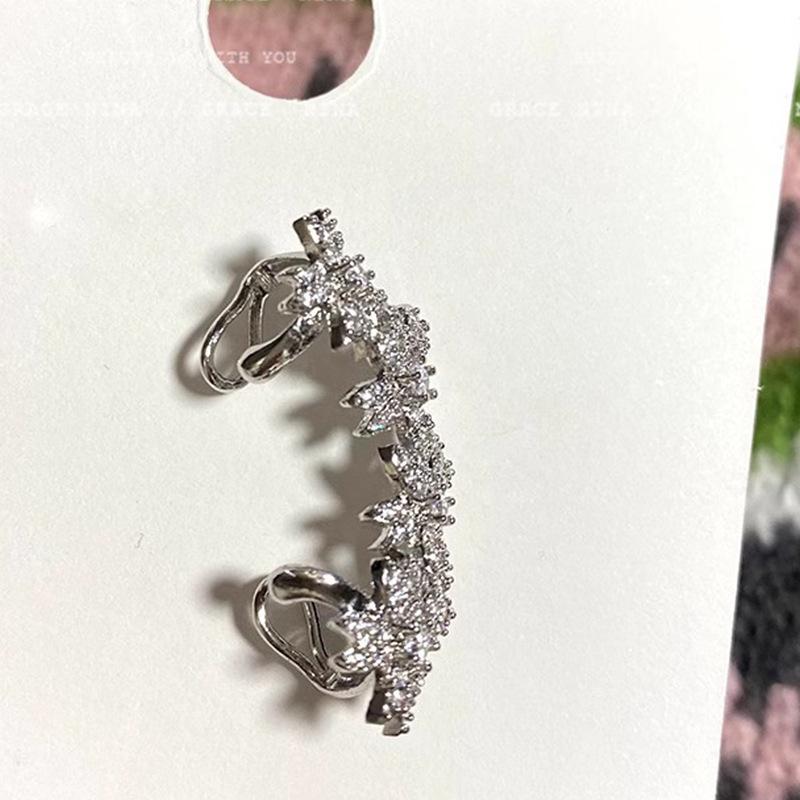 Непроколотые серьги-клипсы с бриллиантовым цветком для женщин - свадебные серьги-каффы на осень/зиму