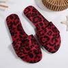 Ветер тапочки большого размера с леопардовым принтом на плоской подошве 2025 лето новые модные универсальные квадратные тапочки с одним словом женские