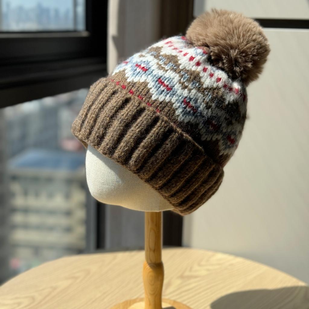 Рождественская шерстяная шапка Fair Isle для женщин, зимняя теплая и милая шапка с меховым помпоном для защиты ушей, модная холодная шапка