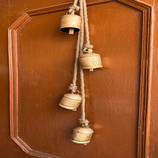 Золотые колокольчики в деревенском стиле, вешалка для венков, рождественский праздничный декор, колокольчики Ноя, лучшая идея подарка для близких, подвеска на открытом воздухе, колокольчик с колокольчиками