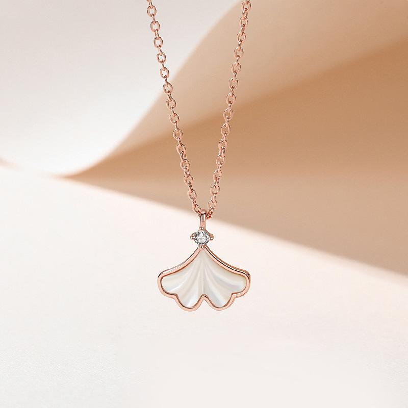 Little Lucky Apricot Leaf Necklace Light Luxury Temperament Clavicle Chain Niche Gift for Girlfriend Valentine's Day