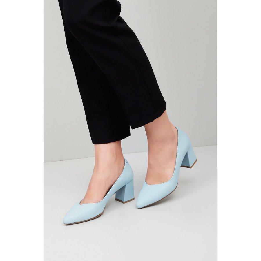 Женские кожаные классические туфли на каблуке